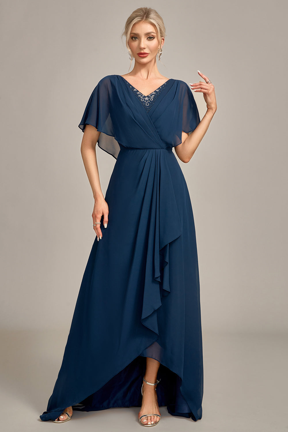 Marineblaues A-Linien-Kleid mit asymmetrischen Pailletten für die Mutter der Braut mit Perlen