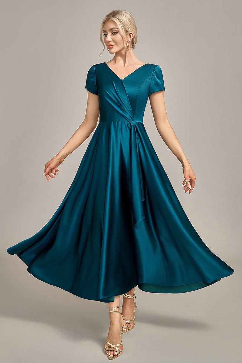 Laden Sie das Bild in den Galerie-Viewer, Pfauengrünes Satin-Kleid mit V-Ausschnitt und A-Linie, plissiertes Mutter-der-Braut-Kleid