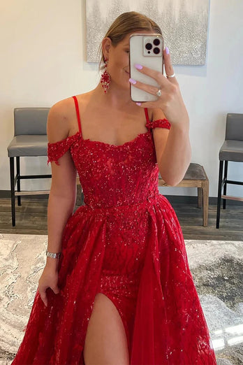 Rotes Spaghettiträger Funkelndes Abendkleid mit Pailletten und Schlitz