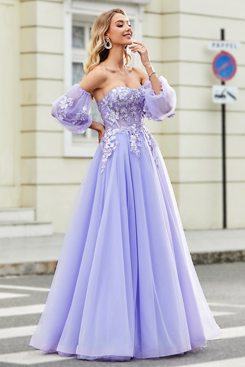 Laden Sie das Bild in den Galerie-Viewer, Wunderschönes Schulterfreies Lavendelkorsett-Ballkleid mit Applikationen