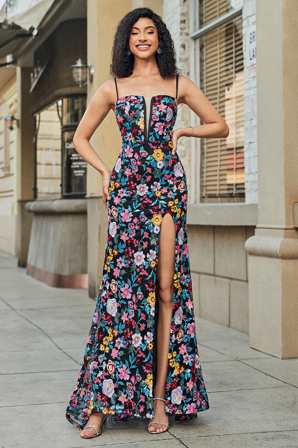 Schwarzes Blumen Besticktes Meerjungfrauen Ballkleid mit Seitenschlitz